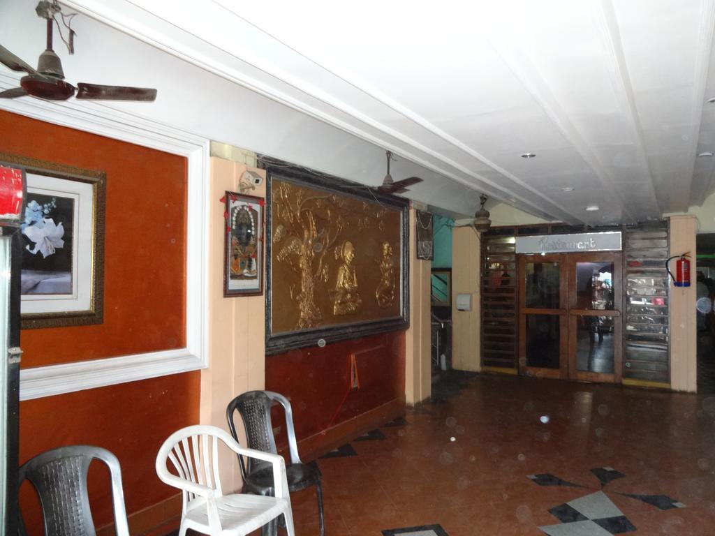גאיה Ajatsatru Hotel מראה חיצוני תמונה