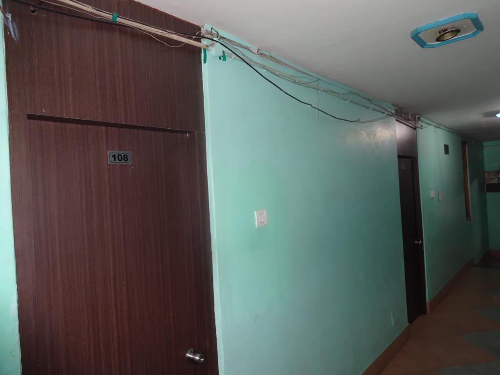 גאיה Ajatsatru Hotel מראה חיצוני תמונה